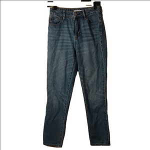 Pacsun size 25 mom.fit jeans. Small flaw as shown. Super cute fit and style.